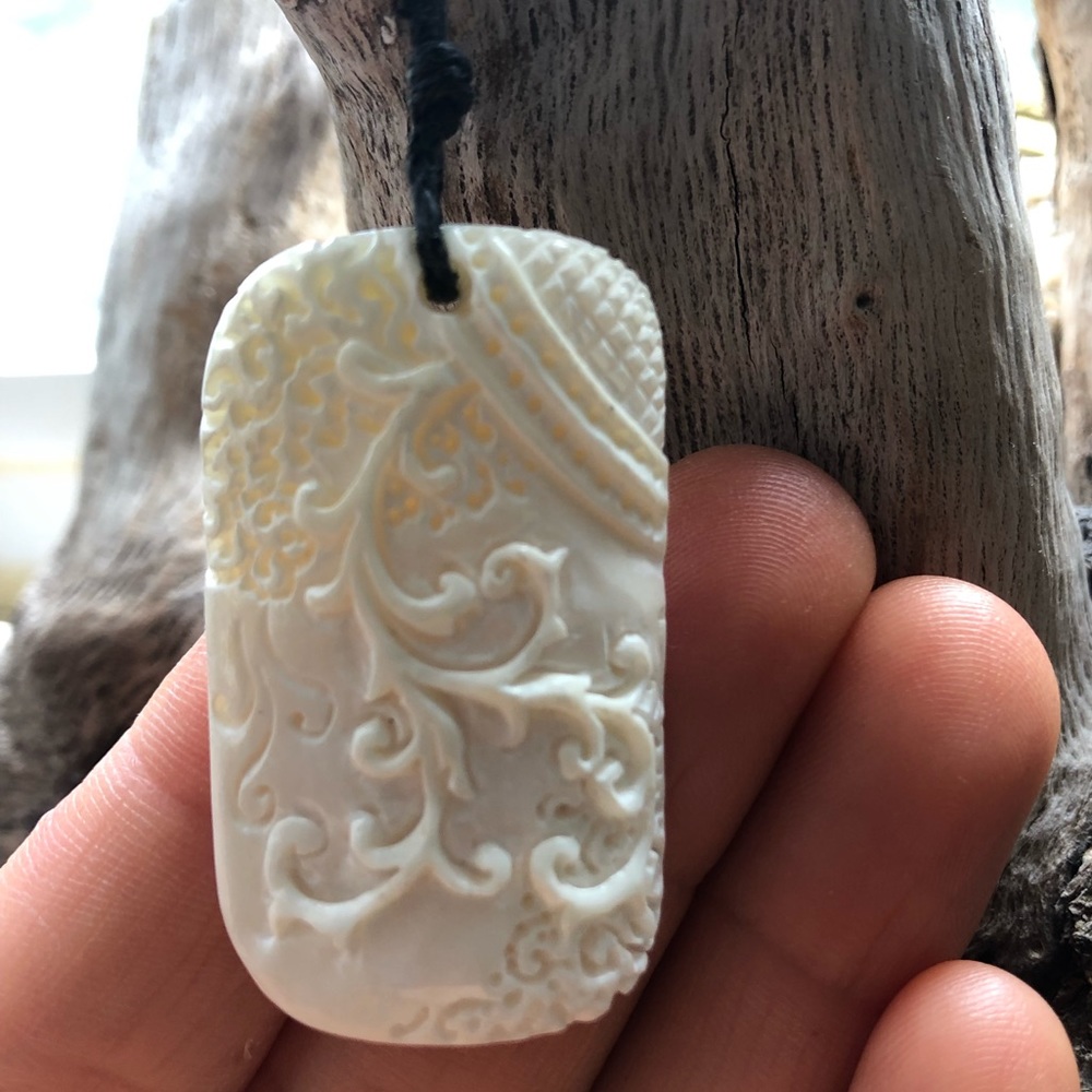 Artisan carved bone or maybe antler necklace from Jackson Hole WY - Picture 4 of 5
